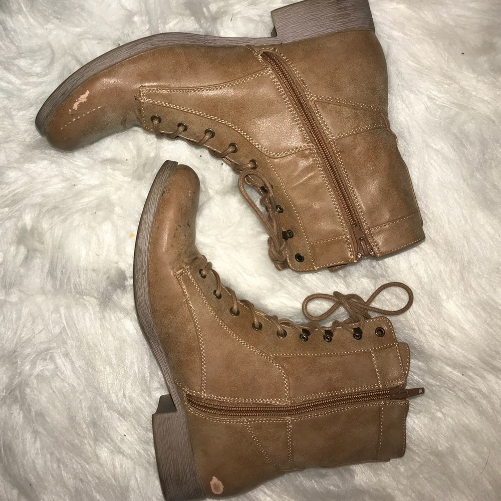 Combat boots